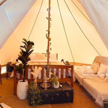 Fen Meadows Glamping - Luxury Cabins And Bell Tents 캠브리지 외부 사진