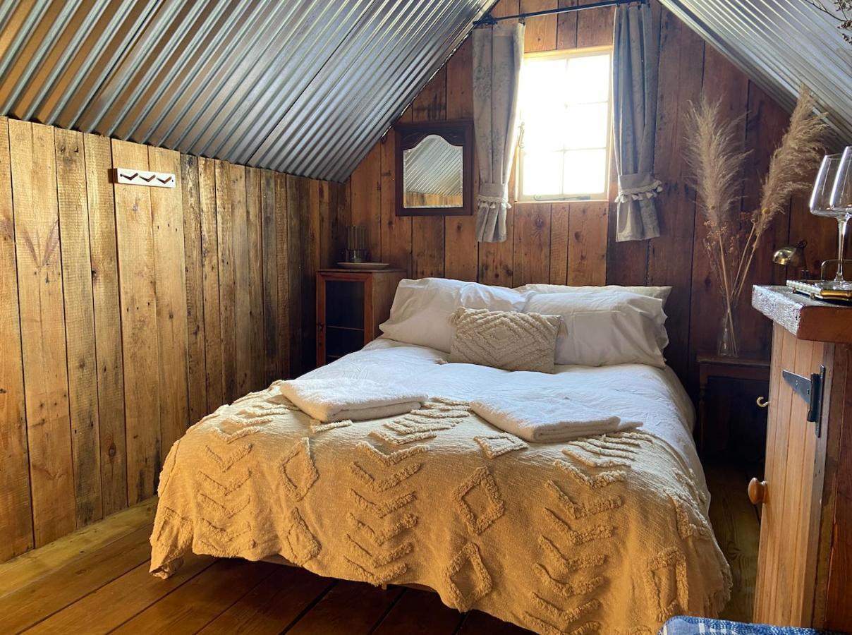 Fen Meadows Glamping - Luxury Cabins And Bell Tents 캠브리지 외부 사진