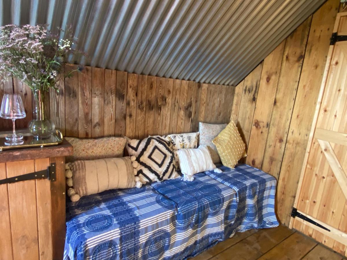 Fen Meadows Glamping - Luxury Cabins And Bell Tents 캠브리지 외부 사진