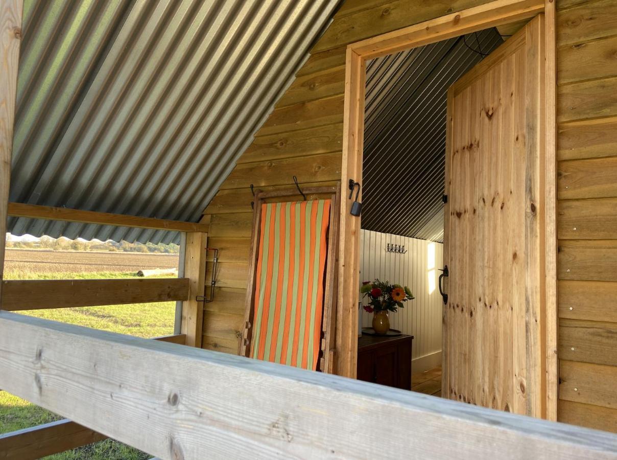 Fen Meadows Glamping - Luxury Cabins And Bell Tents 캠브리지 외부 사진