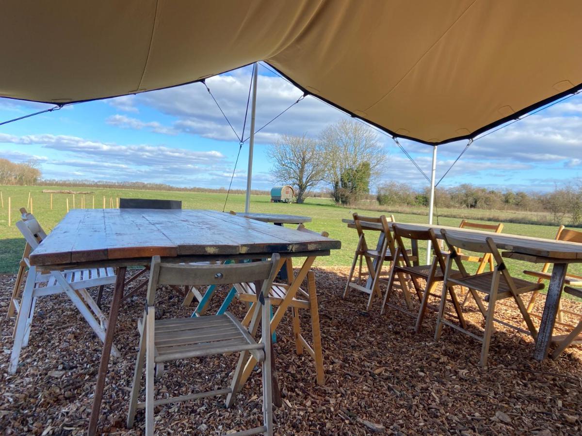 Fen Meadows Glamping - Luxury Cabins And Bell Tents 캠브리지 외부 사진