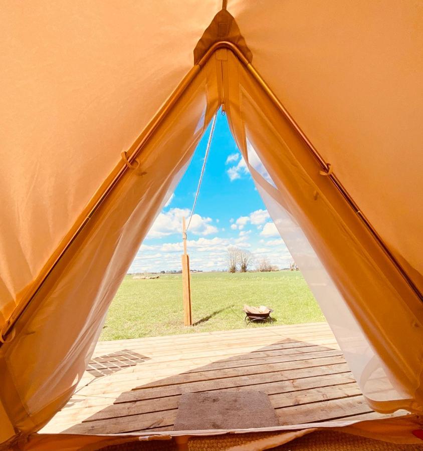 Fen Meadows Glamping - Luxury Cabins And Bell Tents 캠브리지 외부 사진
