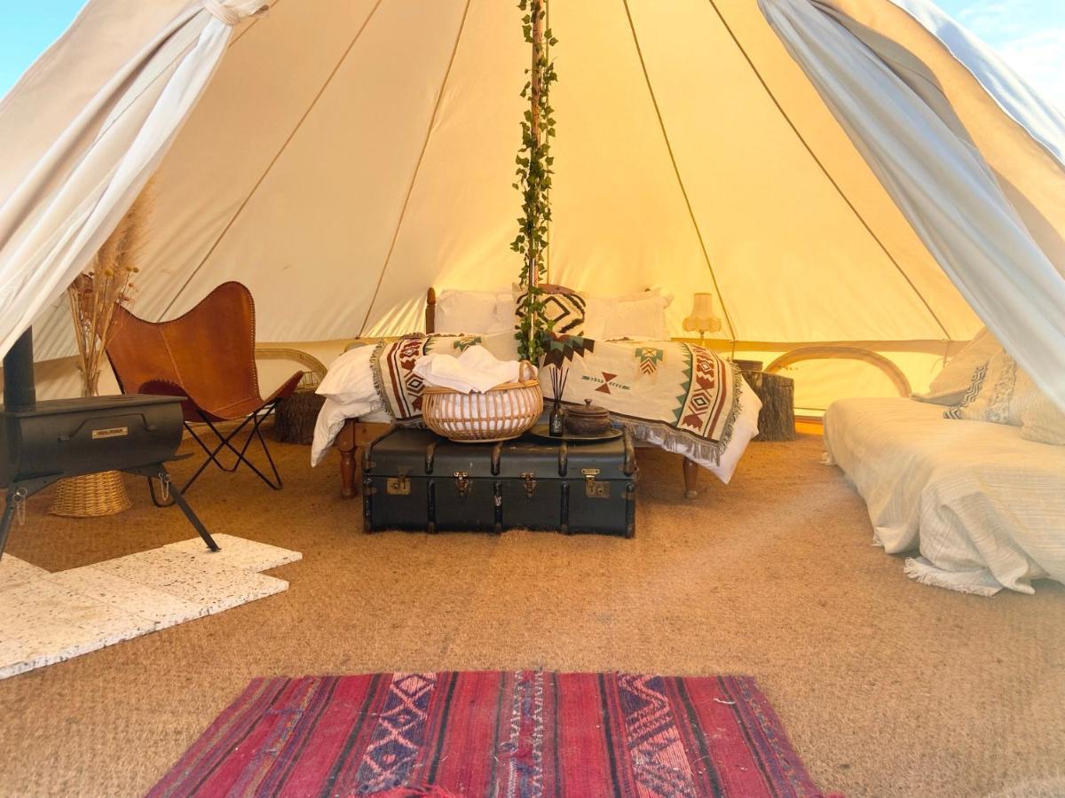 Fen Meadows Glamping - Luxury Cabins And Bell Tents 캠브리지 외부 사진