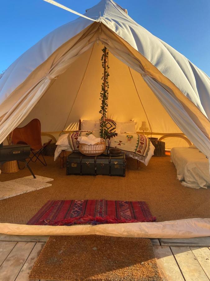 Fen Meadows Glamping - Luxury Cabins And Bell Tents 캠브리지 외부 사진
