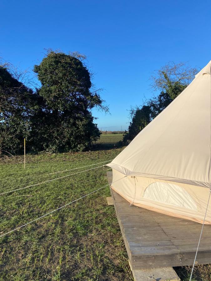 Fen Meadows Glamping - Luxury Cabins And Bell Tents 캠브리지 외부 사진