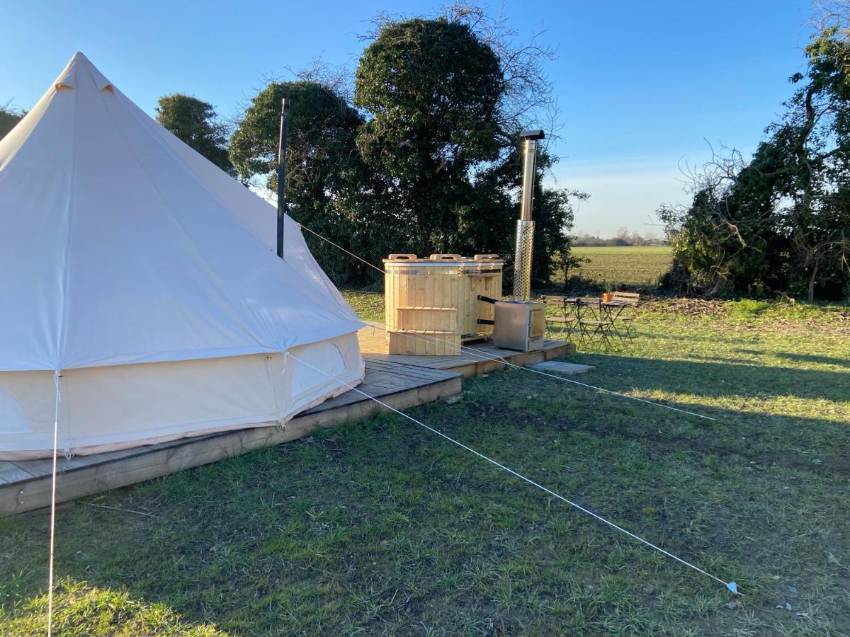 Fen Meadows Glamping - Luxury Cabins And Bell Tents 캠브리지 외부 사진