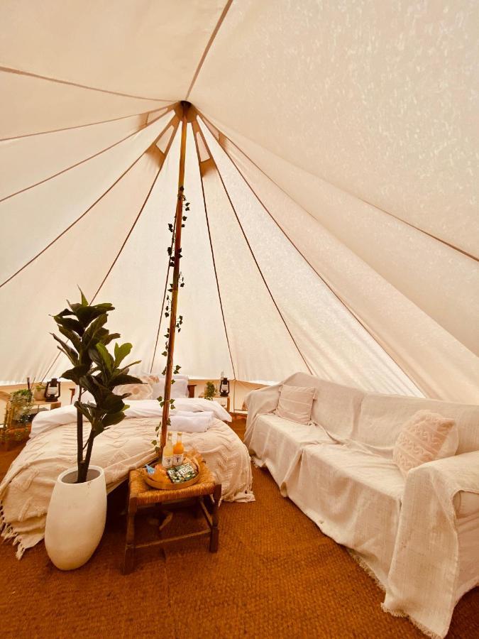 Fen Meadows Glamping - Luxury Cabins And Bell Tents 캠브리지 외부 사진