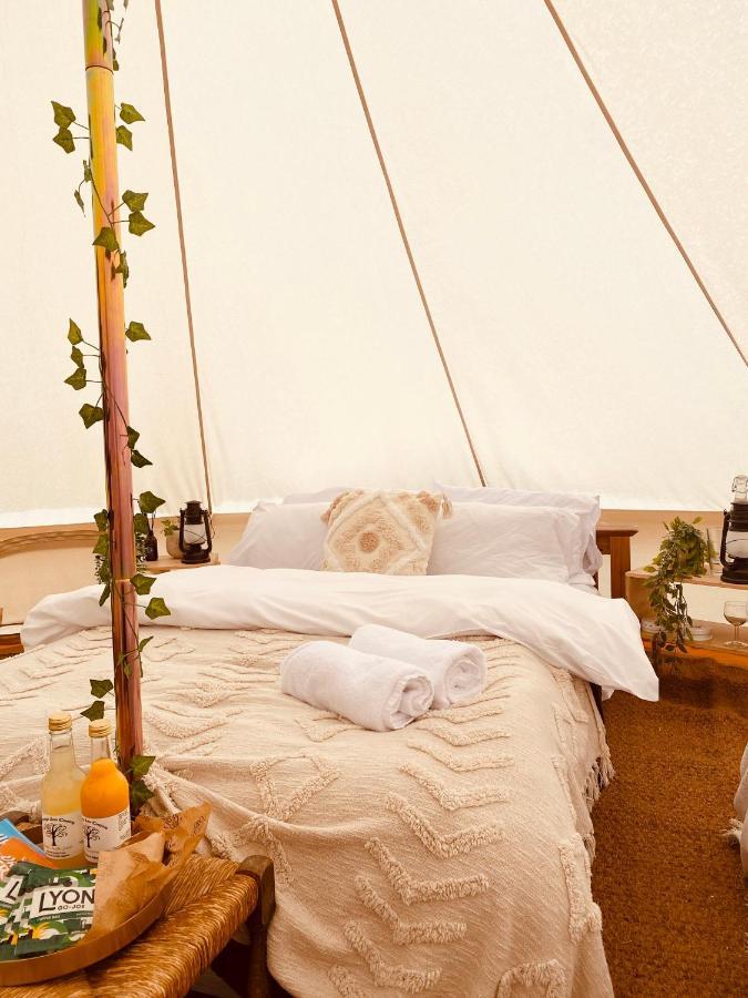 Fen Meadows Glamping - Luxury Cabins And Bell Tents 캠브리지 외부 사진