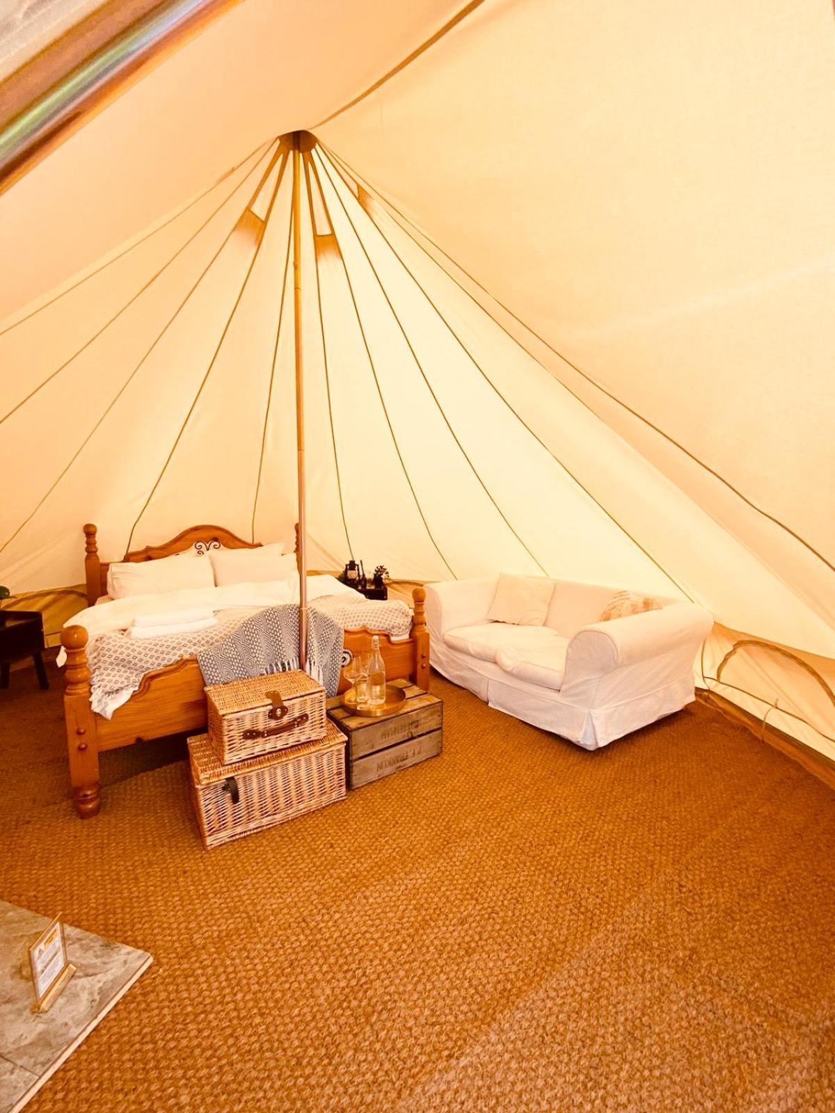 Fen Meadows Glamping - Luxury Cabins And Bell Tents 캠브리지 외부 사진