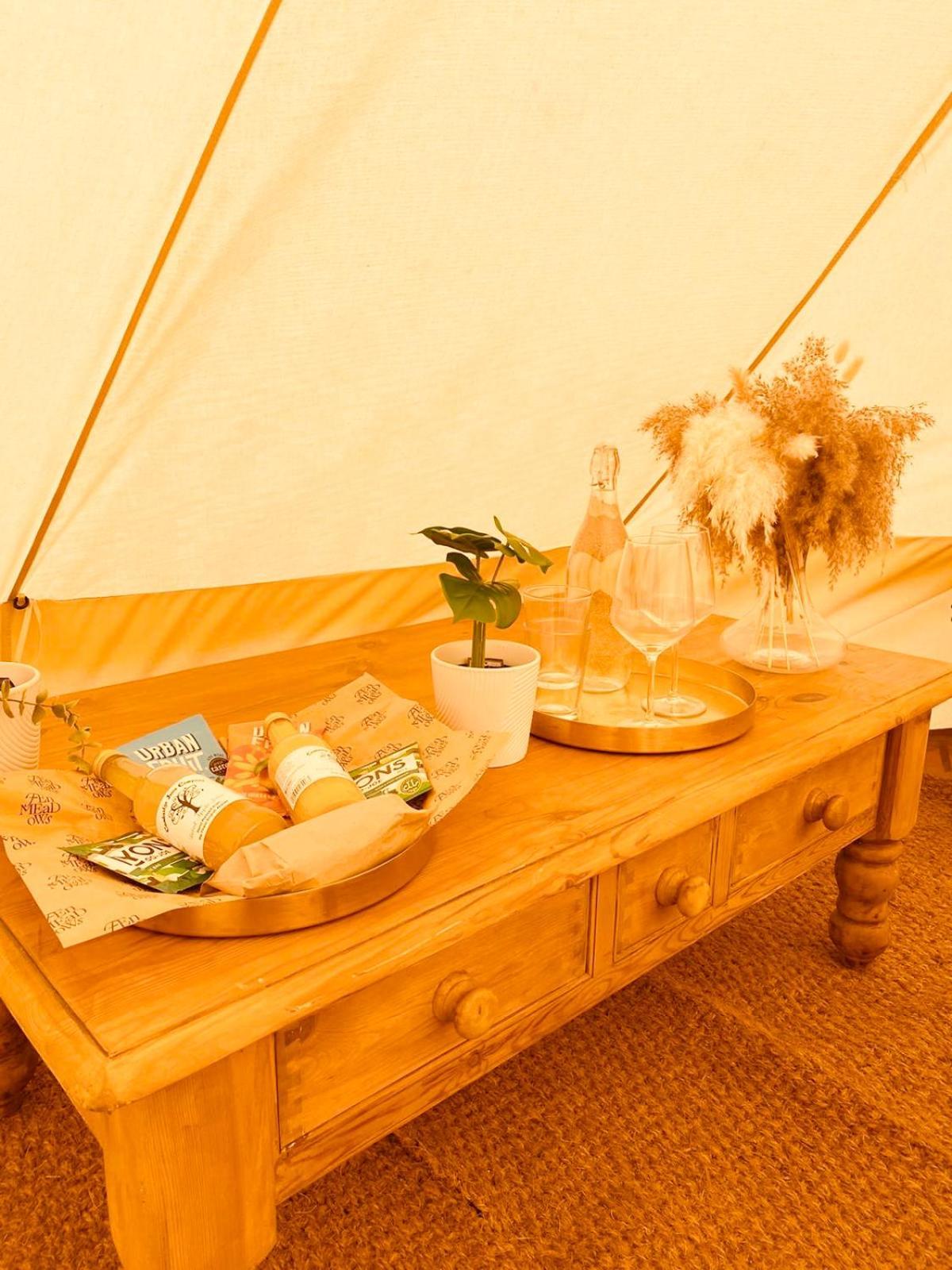 Fen Meadows Glamping - Luxury Cabins And Bell Tents 캠브리지 외부 사진