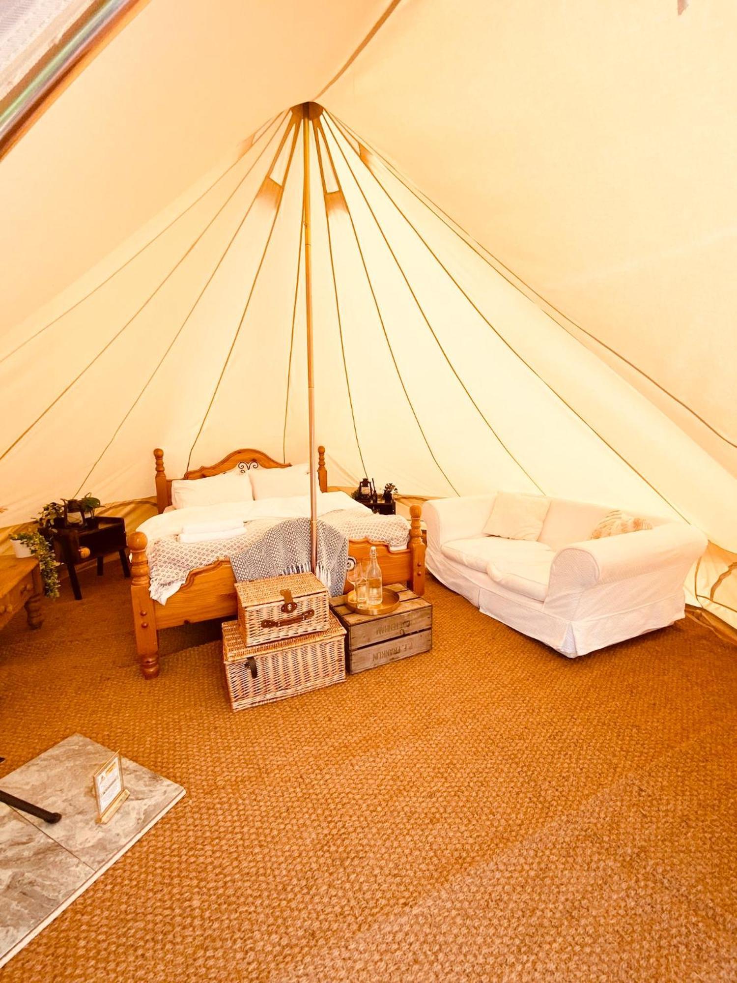 Fen Meadows Glamping - Luxury Cabins And Bell Tents 캠브리지 외부 사진